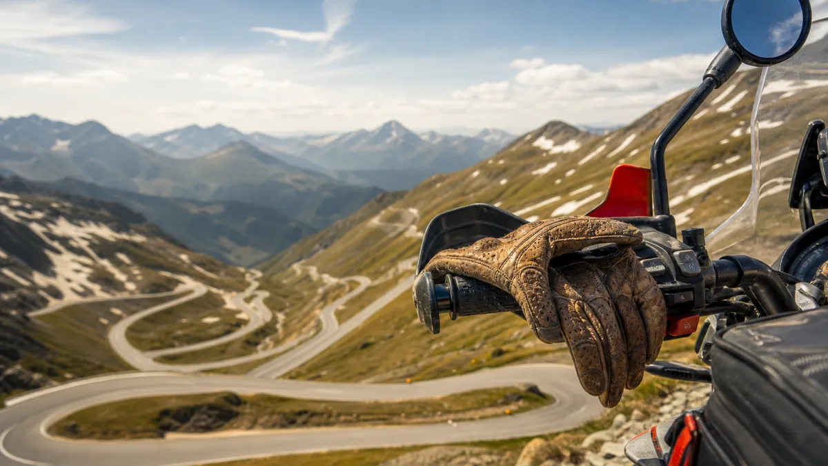 Route des grandes alpes à moto : le guide complet pour 2026